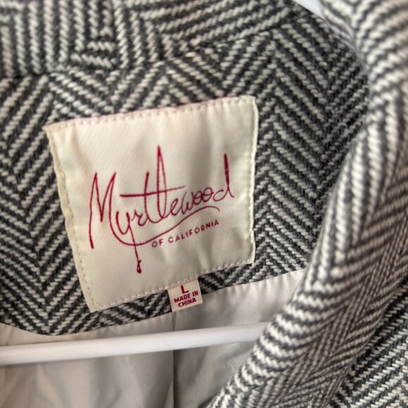 Lined Chevron Striped Vest - Picture 2 of 6